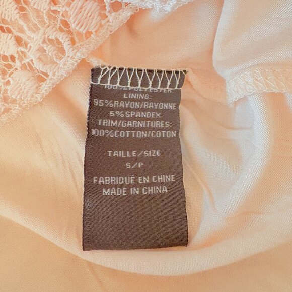 Suzy Shier Cream Lace Sleeveless Top - Size Small - Picture 2 of 4